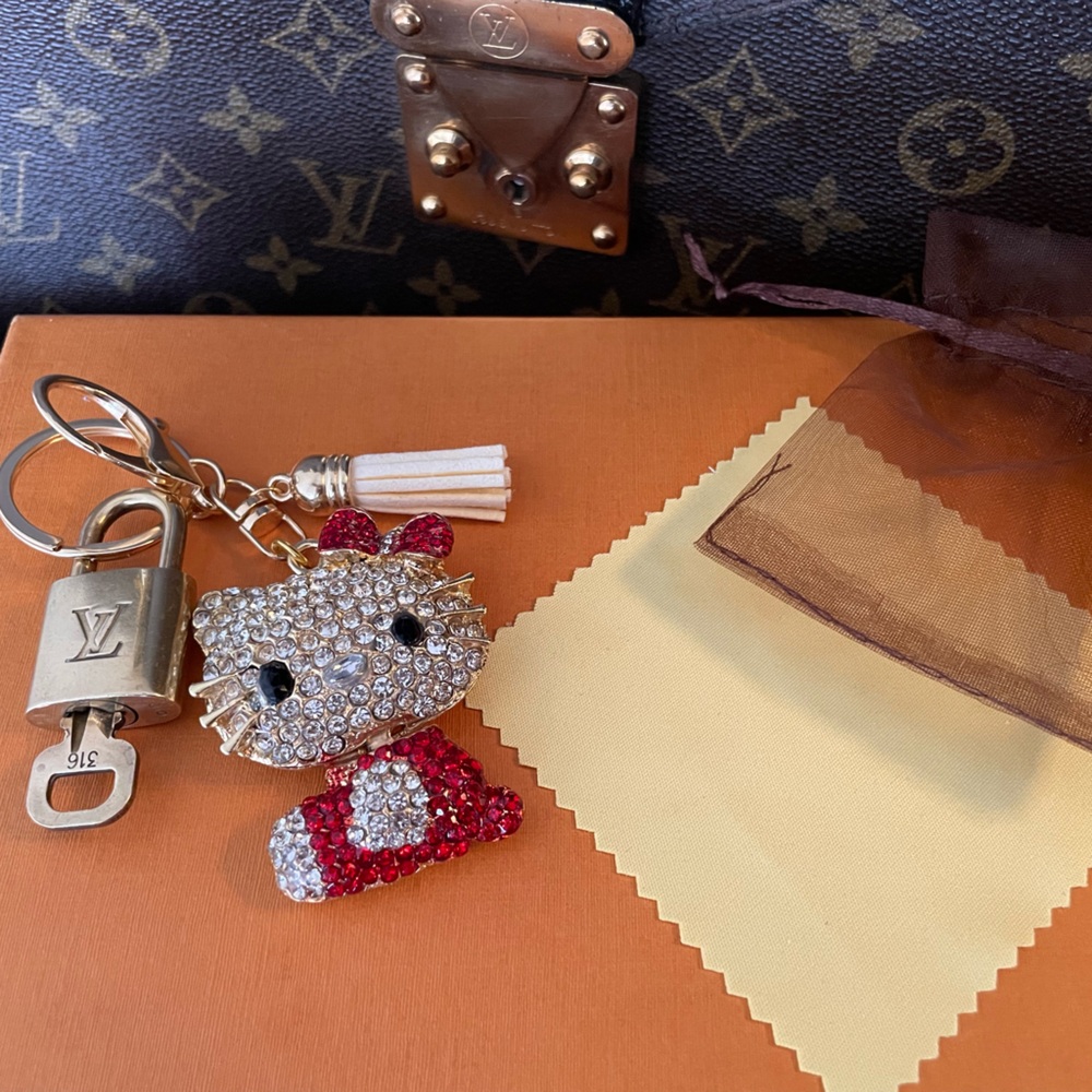 ⭐️100% Authentic Louis Vuitton lock/key unbranded keychain/bagcharm